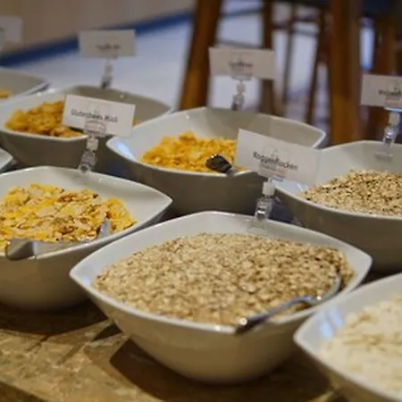 מלון Katholisch-soziales Institut 3*